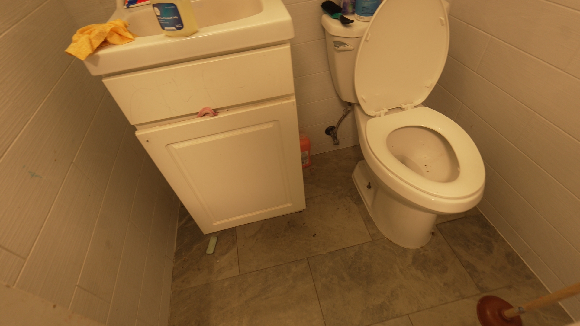 A Brooklyn bathroom before Grace and Glam arrives